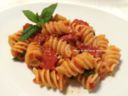 Fusilloni con sugo di pomodori confit