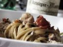 Linguine Garofalo con ragout di dentice e piennolo.