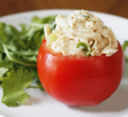 Pomodoro ripieno con insalata di pollo