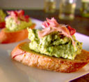 Crostini di pollo con salsa di avocado