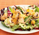 Insalata di pollo e papaya con salsa al curry