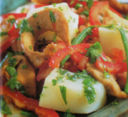 Insalata di pollo piccante con patate