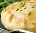 Torta salata pollo e cipolla rossa