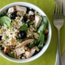 Insalata di pollo e couscous israeliano