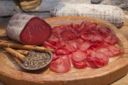 Bresaola con olive e pepe come secondo piatto o antipasto veloce