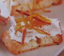 Ricette zucca: antipasti di crostini con caprino