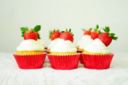 Dolci di Pasqua: cupcakes con panna e fragole