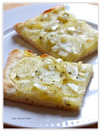 Ricette Bimby: focaccia ripiena di cipolle patate e pomodori