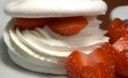 Ricette frutta: fragole speziate con meringhe