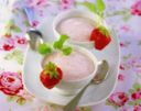 Dolci festa della mamma: crema soffice di fragole con pistacchi