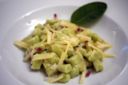 Gnocchi alla malva con prosciutto, come cucinare con le erbe selvatiche