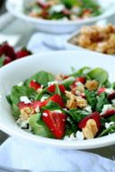 Insalata di fragole per un contorno colorato ed estivo