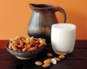 Latte di mandorla fatto in casa, la ricetta