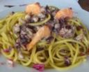 Ricette pasta: linguine con radicchio e gamberi