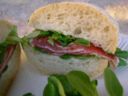 Ricette panini: pane di segale con speck, lattughino e noci