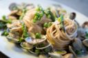 Pasta vongole e piselli, primo piatto gustoso