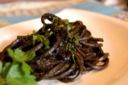 Ricetta per la pasta con funghi e seppie in nero