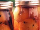Conserve estive: pesche al cognac