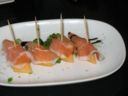 Antipasti: bruschette con prosciutto e melone
