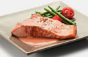 Salmone e panna, basilico e paprika per una ricetta da spadellare ricca di aromi
