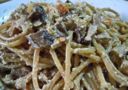 Primi piatti: spaghetti con funghi e noci