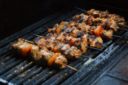 Pranzo Pasqua: spiedini di agnello con limone