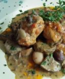 Secondi piatti: tacchino con castagne, salsicce e cipolline
