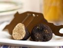 Antipasti: tartine alla crema di ricotta e tartufo