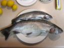 La trota salmonata al cartoccio, una gustosa ricetta per un “pesce giusto”