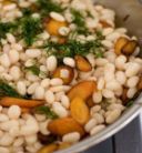 Fagioli alle spezie con crostini, piatto unico saporito