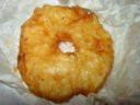 Ricette dolci: frittelle di ananas con salsa di more