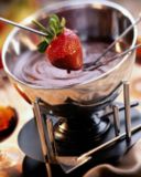 Ricette San Valentino: frutta con fonduta di cioccolato