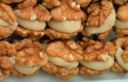 Ricette dolci Natale: frutta farcita al marzapane
