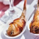 Ricetta dei gamberi avvolti nella pancetta con rosmarino e formaggio blu