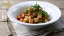 Cucina facile: gnocchi al basilico con pomodoro e rucola