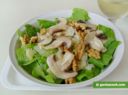 Ricetta per l’insalata con funghi emmental e noci