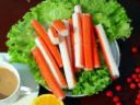 Ricette con il surimi, oggi in insalata con ceci e rucola