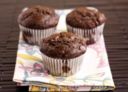 Muffin al cioccolato con banana e noccioline