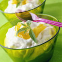 Mousse al limone con foglie di menta, il dessert light