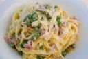 Ricette primi: tagliatelle alla panna, prosciutto e piselli