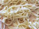 Ricette primi piatti: tagliatelle con basilico e pecorino