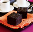 Ricette festa della mamma: torta al cioccolato con caffè e noci