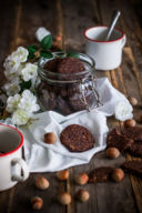 Biscotti all’olio d’oliva, nocciole e cacao