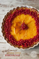 Crostata con crema da forno e ribes rossi