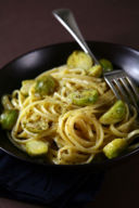 Linguine con cavoletti, limone e timo