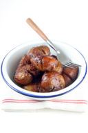 Patate con vino e coriandolo