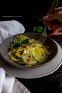 Insalata di pollo e finocchi con salsa all’arancia, miele, menta e curry