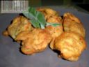 Bocconcini di pollo fritto in pastella al vino bianco.
