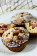 Crostatine alla crema di mascarpone e yogurt con ciliegie
