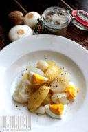 Insalata di cipolle bianche primaverili uova sode e patate
